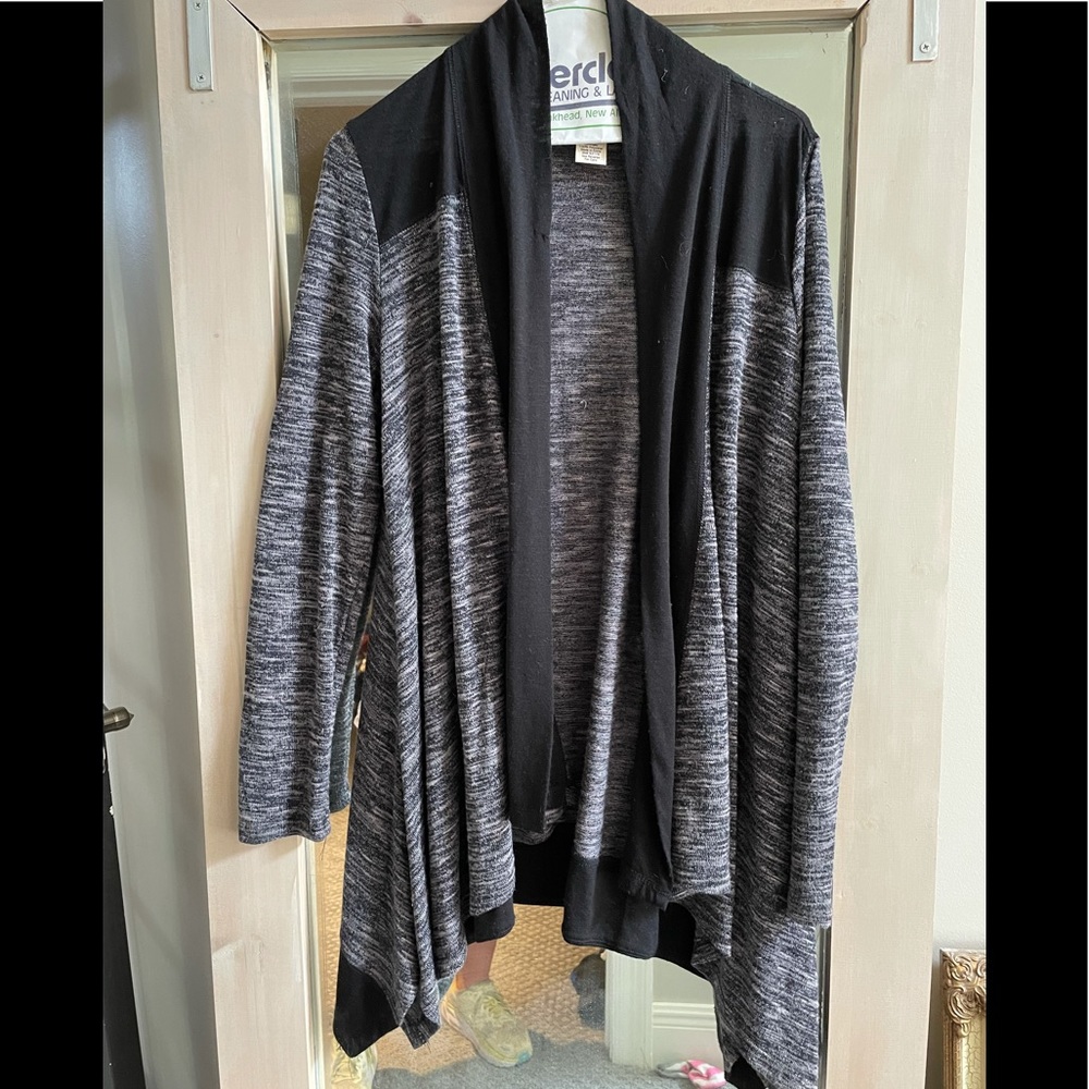 3/$15 Women’s long cardigan sweater medium
